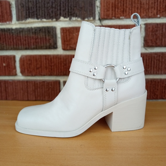 NWT Steve Madden 'Wells' Genuine Leather Square Toe Harness Boots in Bone - Picture 8 of 14